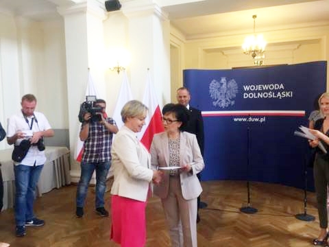 Wójt odbiera promesę Wójt odbiera promesę