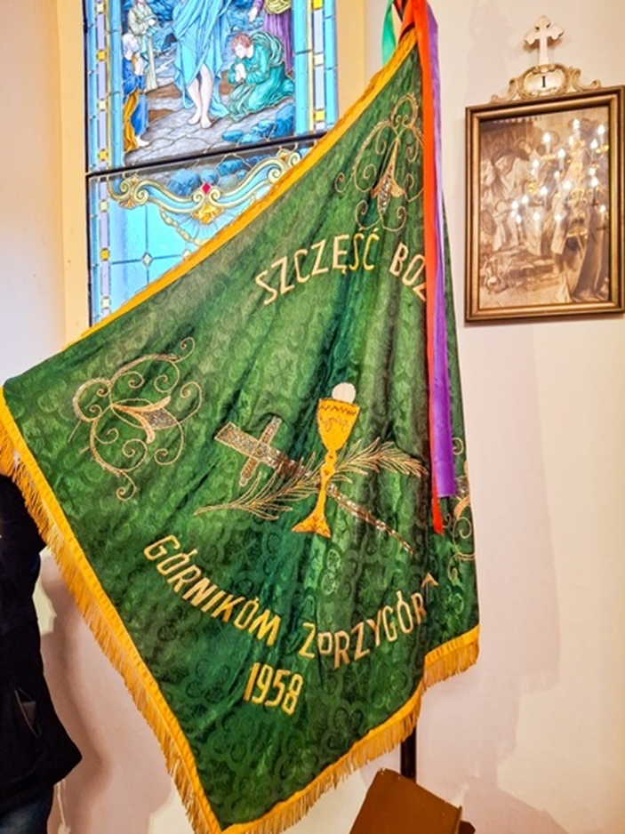 7. Chorągiew G&oacute;rnicza z 1958 r. (autor E. Kawałkowa)