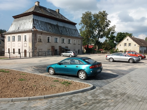 Parking i chodnik przy ośrodku zdrowia w Woliborzu Parking i chodnik przy ośrodku zdrowia w Woliborzu