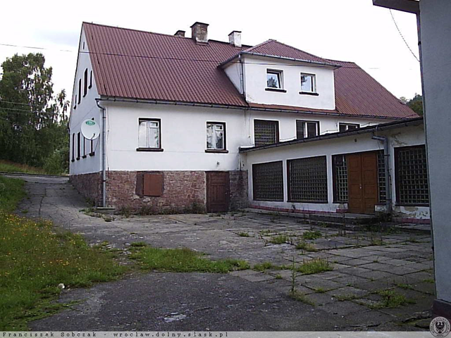 4. Wsp&oacute;łczesne zdjęcie zespołu szkolnego, 2016 r. (polska-org.pl)