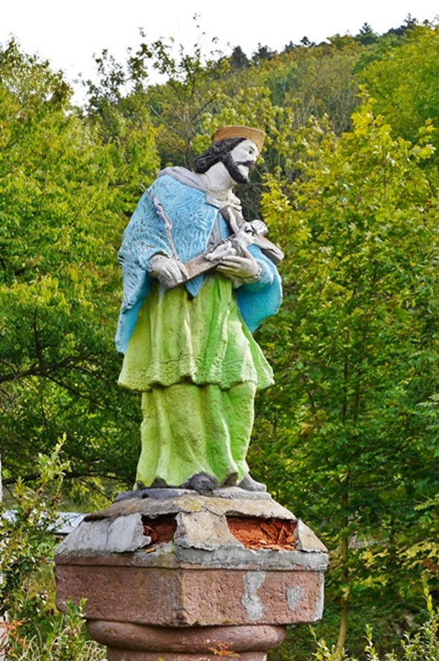 Figura Jana Nepomucena Fot. B. Adamska Figura Jana Nepomucena Fot. B. Adamska